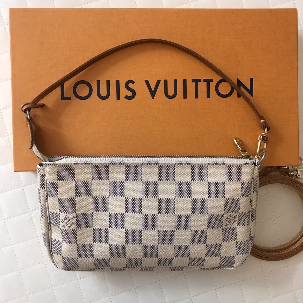 ❌SOLD❌ Louis Vuitton Pochette Accessories